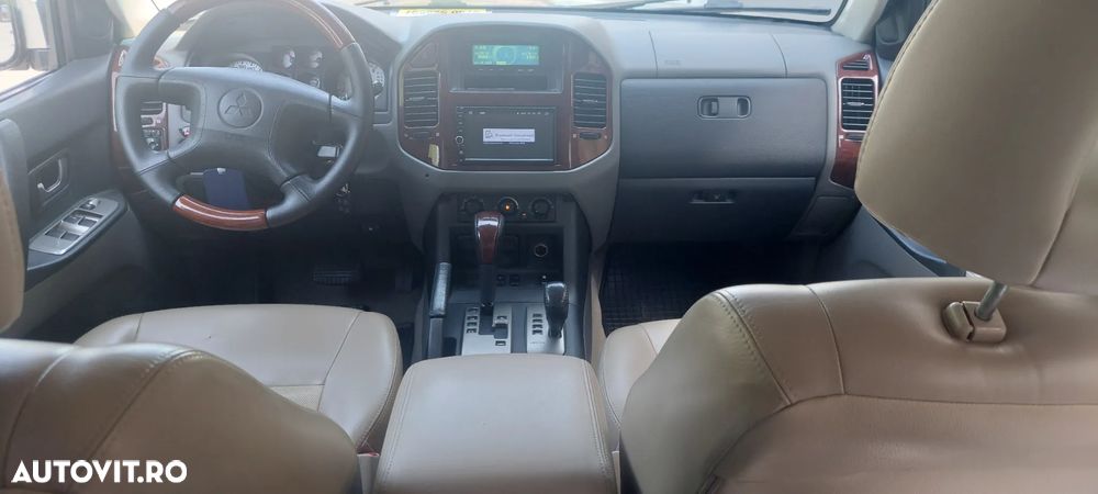 Mitsubishi Pajero - 23