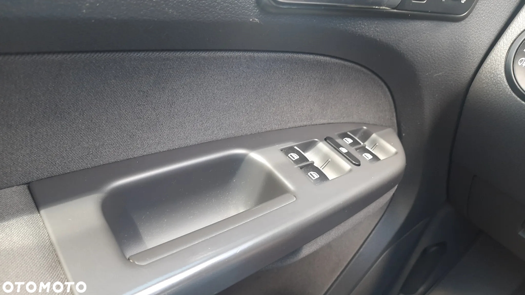 Volkswagen Touran 2.0 TDI DPF BlueMotion Technology DSG Life - 8