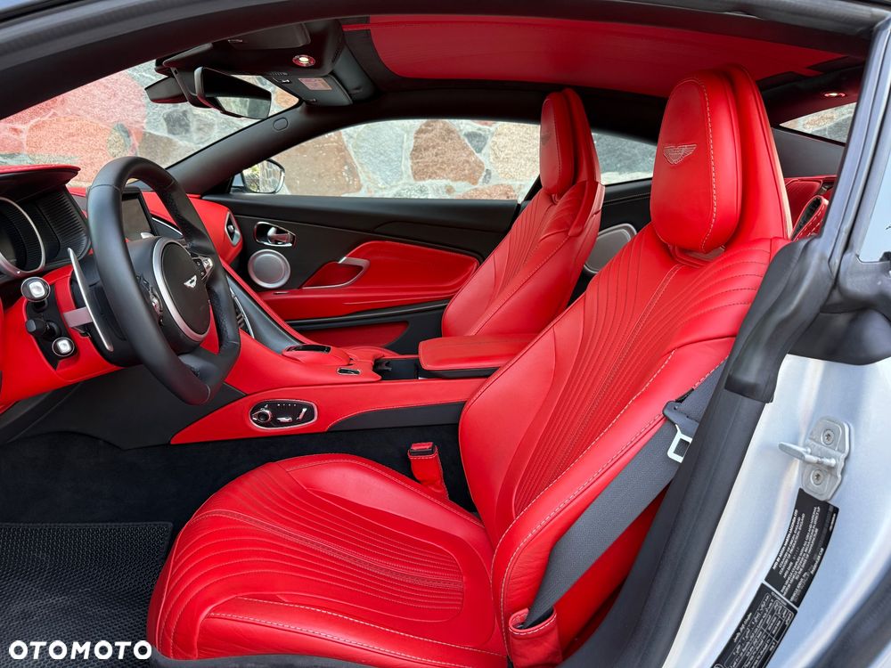 Aston Martin DB11 V12 Coupe - 20