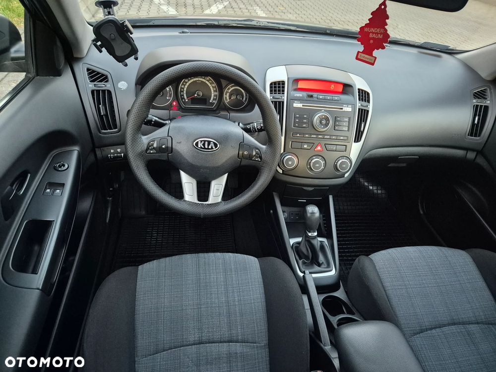 Kia Ceed Cee'd 1.6 Comfort + - 7