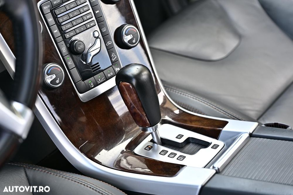 VOLVO XC60 2011 — imagine 22