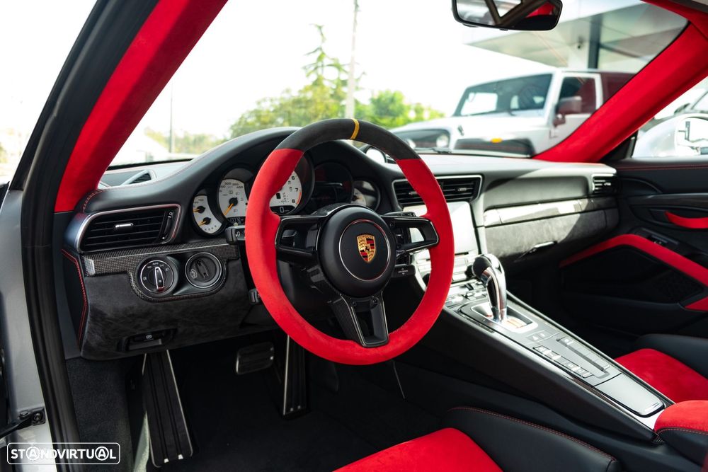 Porsche 911 (991) GT2 RS - 27
