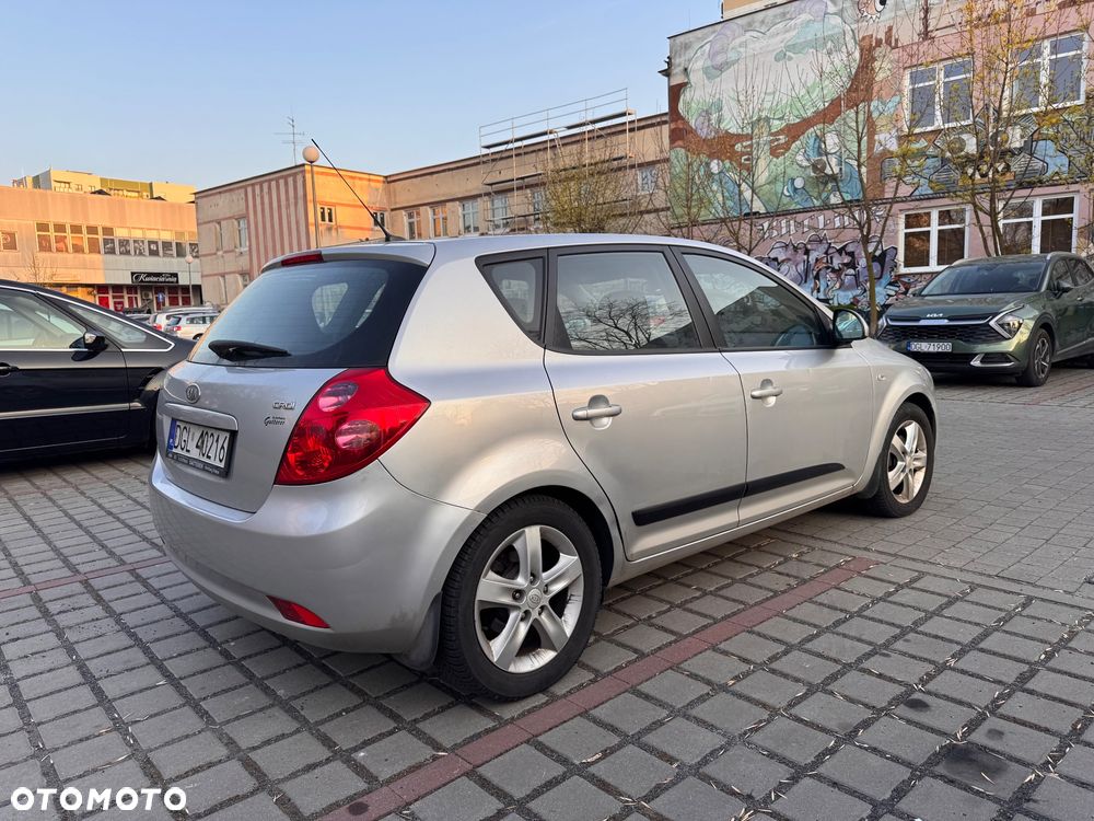 Kia Ceed 1.6 CRDi 90 Vision - 4