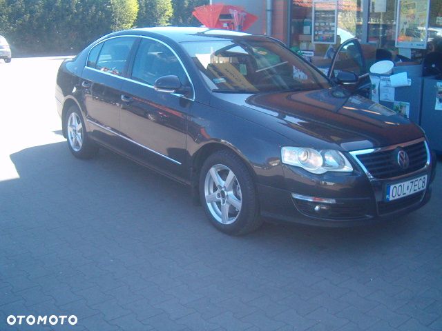 Volkswagen Passat - 1