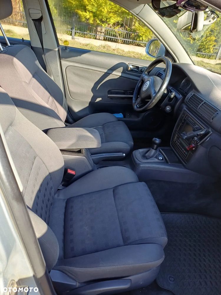 Volkswagen Passat 1.9 TDI Comfortline - 8