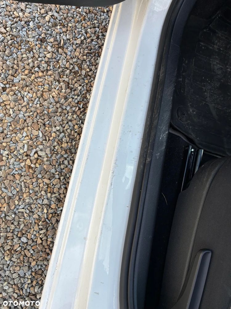 Skoda RAPID 1.2 TSI Ambition - 16