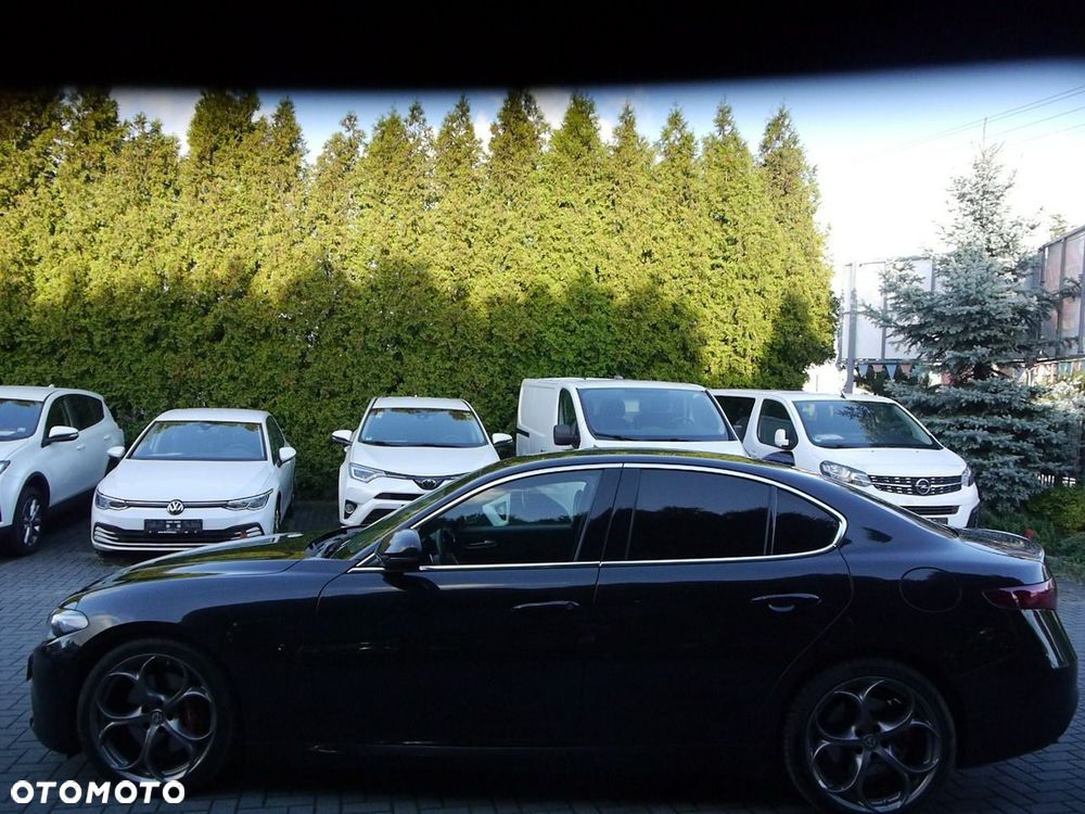 Alfa Romeo Giulia - 10