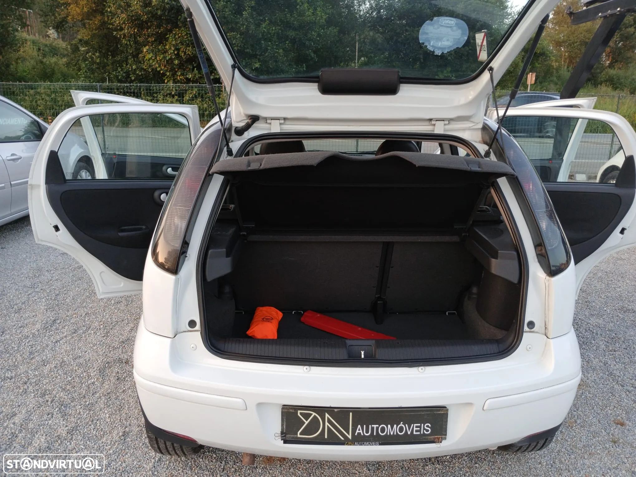 Opel Corsa 1.2 16V Cosmo - 4