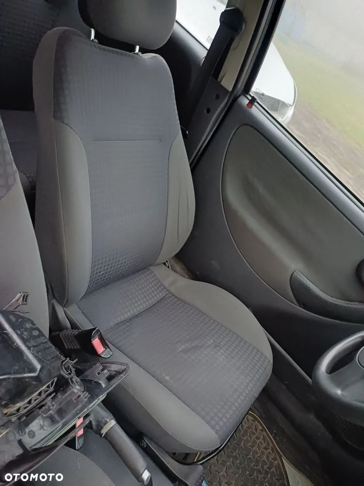 Fotel lewy kierowcy Opel Corsa C 2004r Z20R cala na części możliwa wysyłka - 1