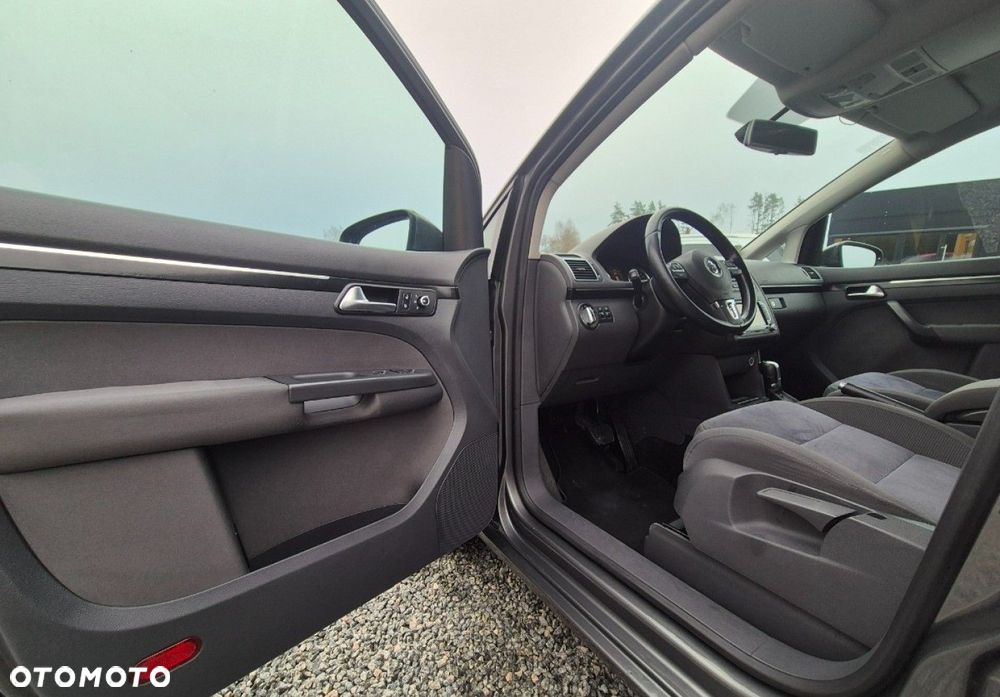 Volkswagen Touran - 10