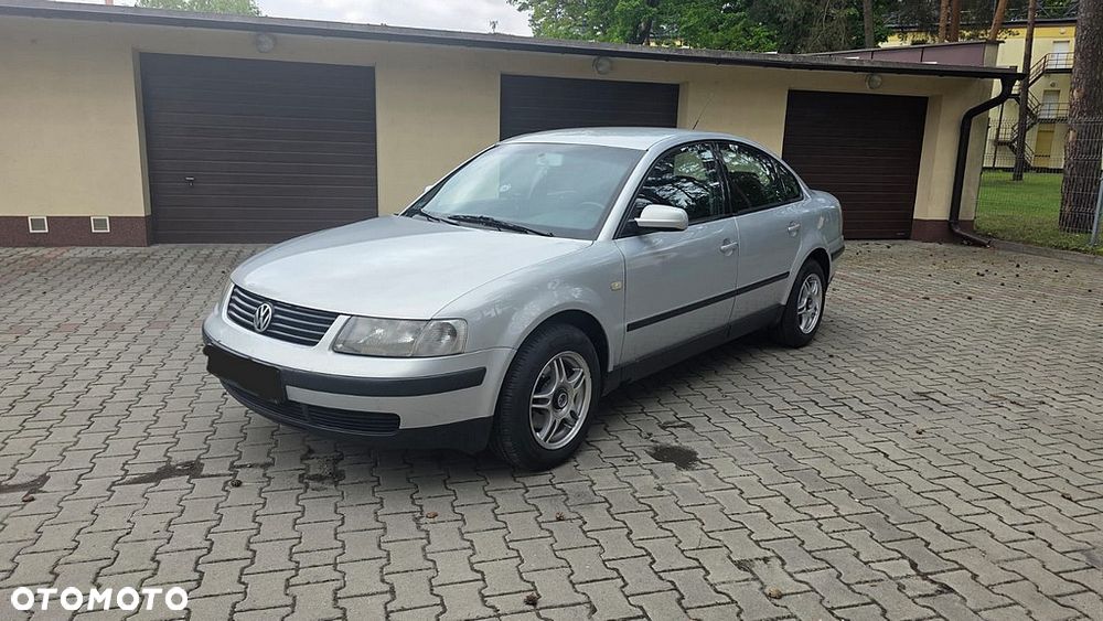 Volkswagen Passat 1.9 TDI Comfortline - 1