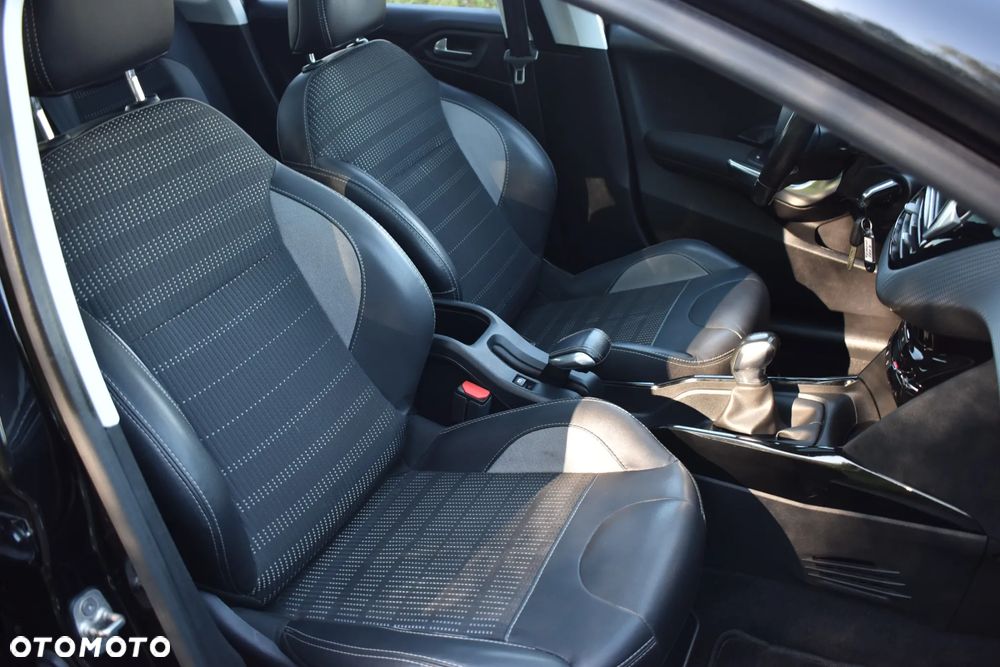Peugeot 2008 1.2 Pure Tech GPF Allure S&S - 11
