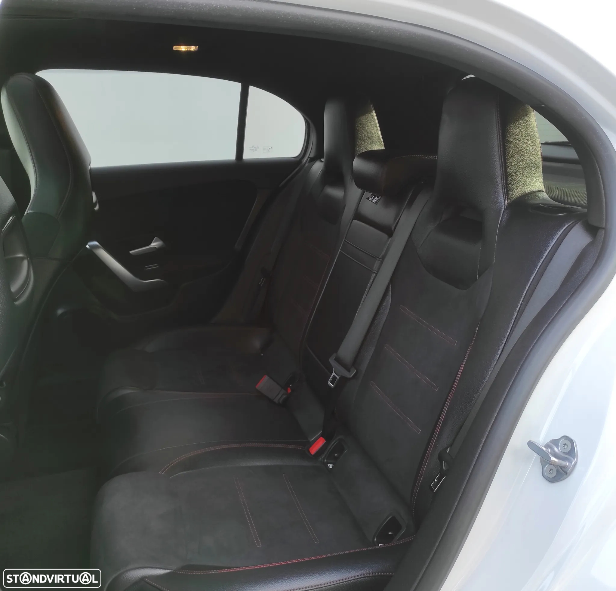 Mercedes-Benz A 250 e AMG Line - 28