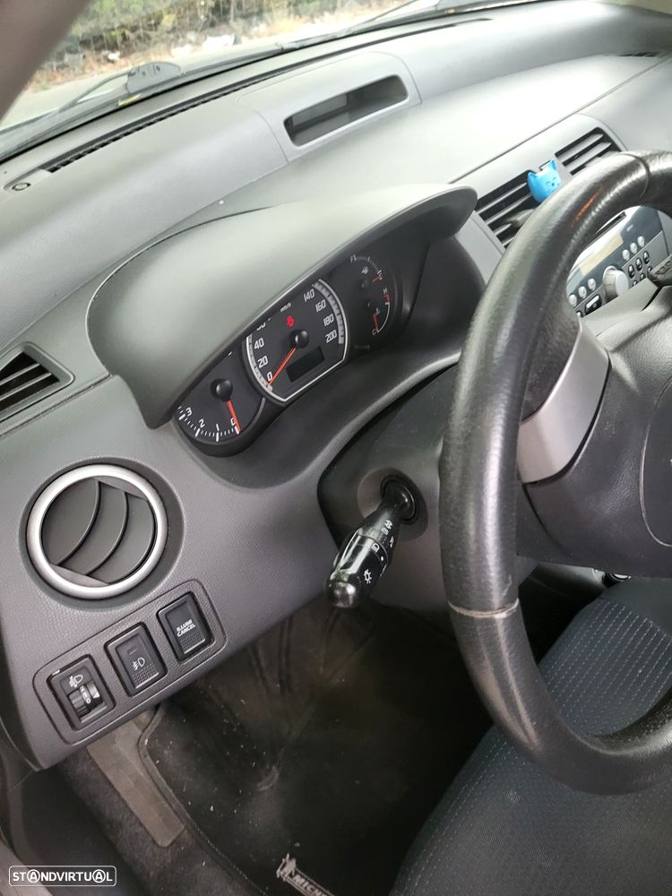 Suzuki Swift 1.3 16V GA - 8