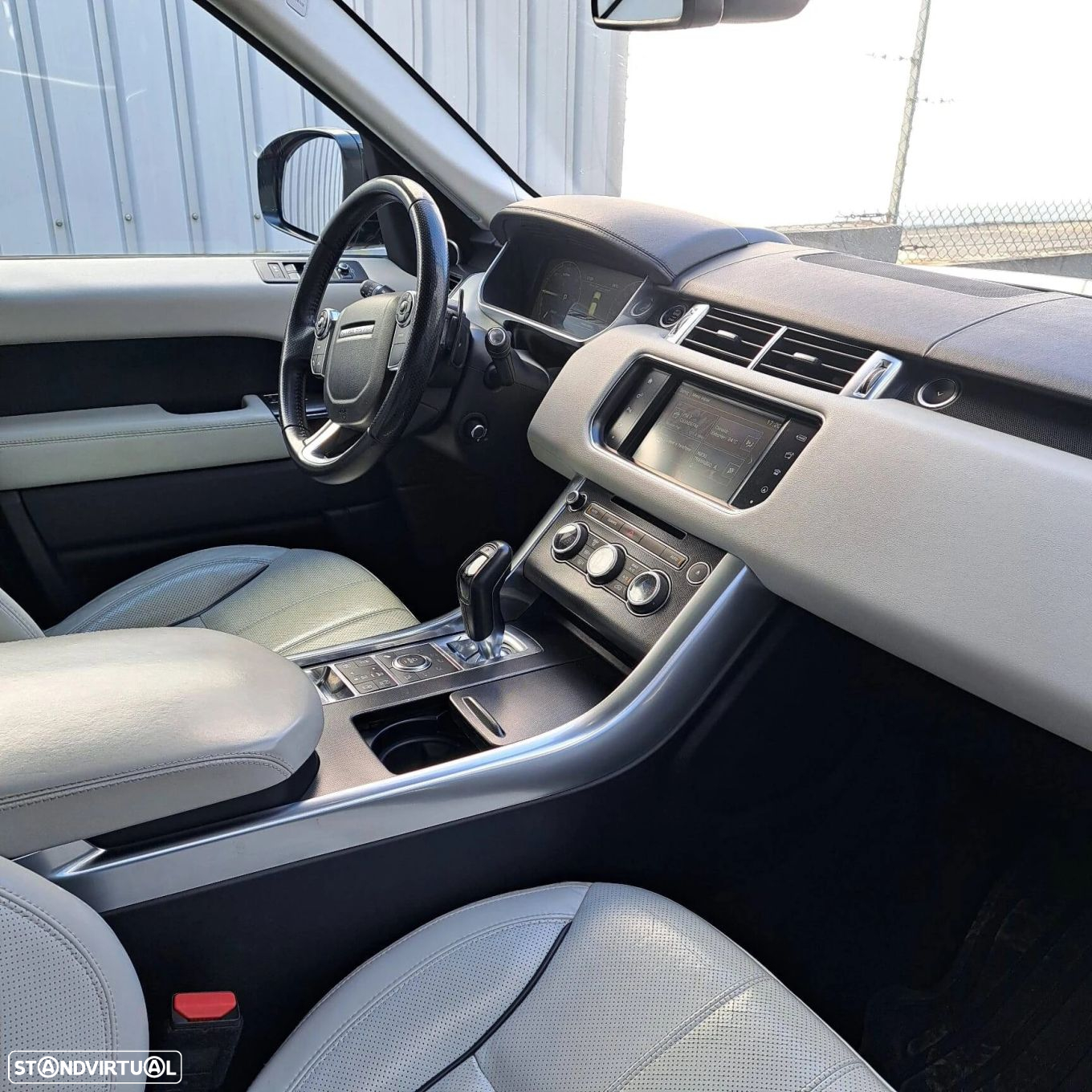 Land Rover Discovery Sport - 26