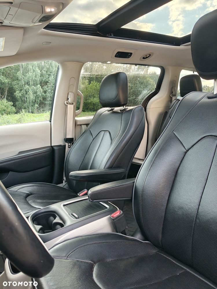 Chrysler Pacifica - 17