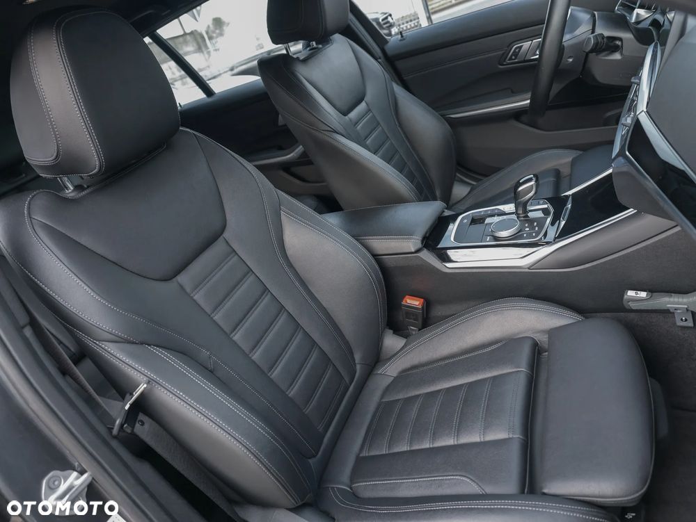 BMW Seria 3 330e Sport Line - 22