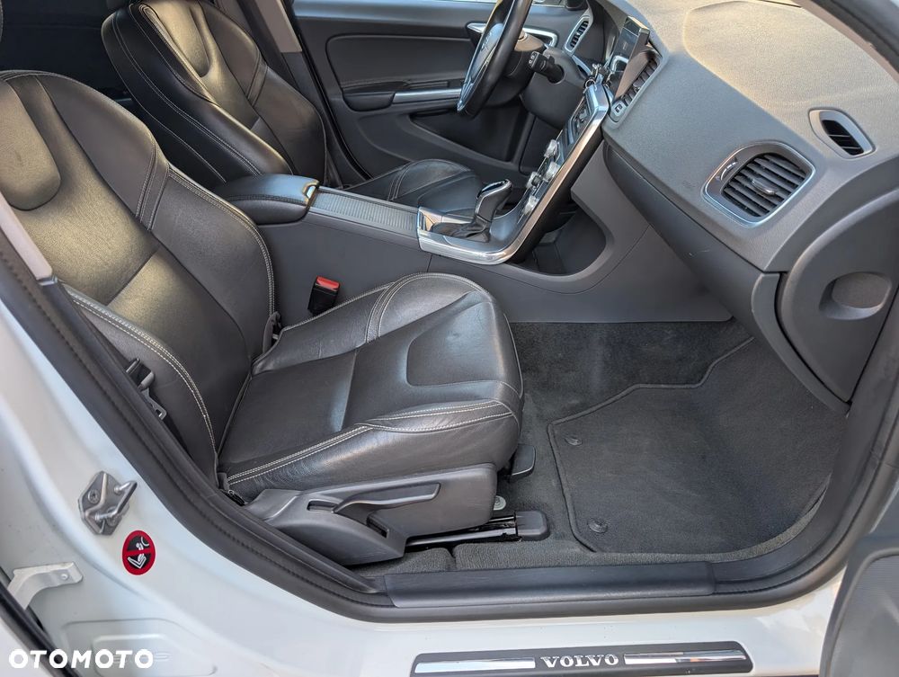 Volvo V60 D3 Geartronic Summum - 22