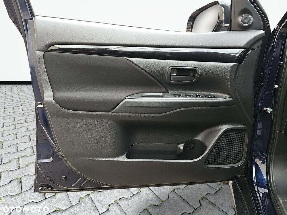 Mitsubishi Outlander - 18