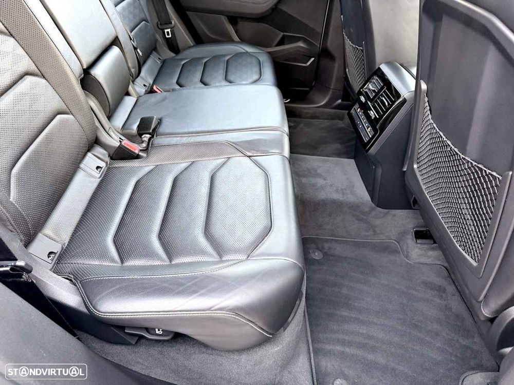 VW Touareg 3.0 TDI V6 Elegance Plus - 28