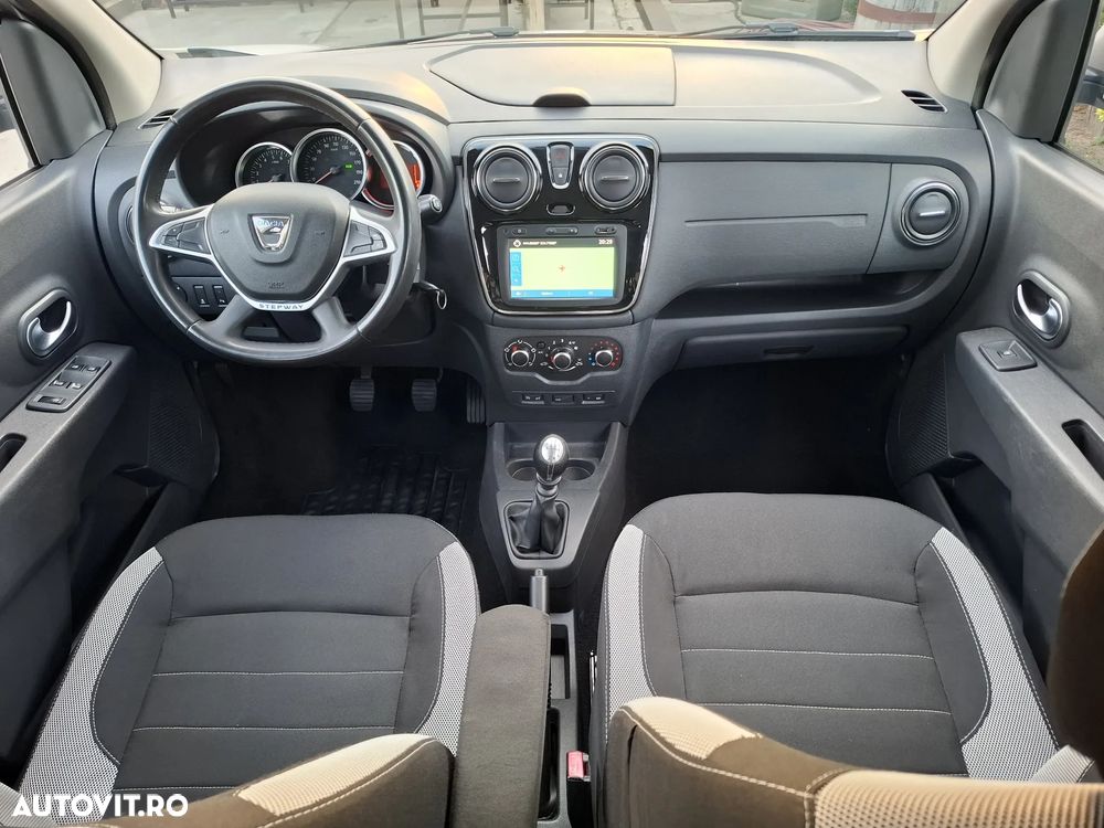 Dacia Lodgy dCi 110 Stepway Celebration - 8