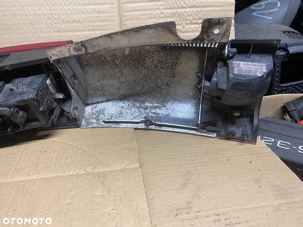 LAMPA TYLNA PRAWA OPEL MERIVA A 93294346 - 7