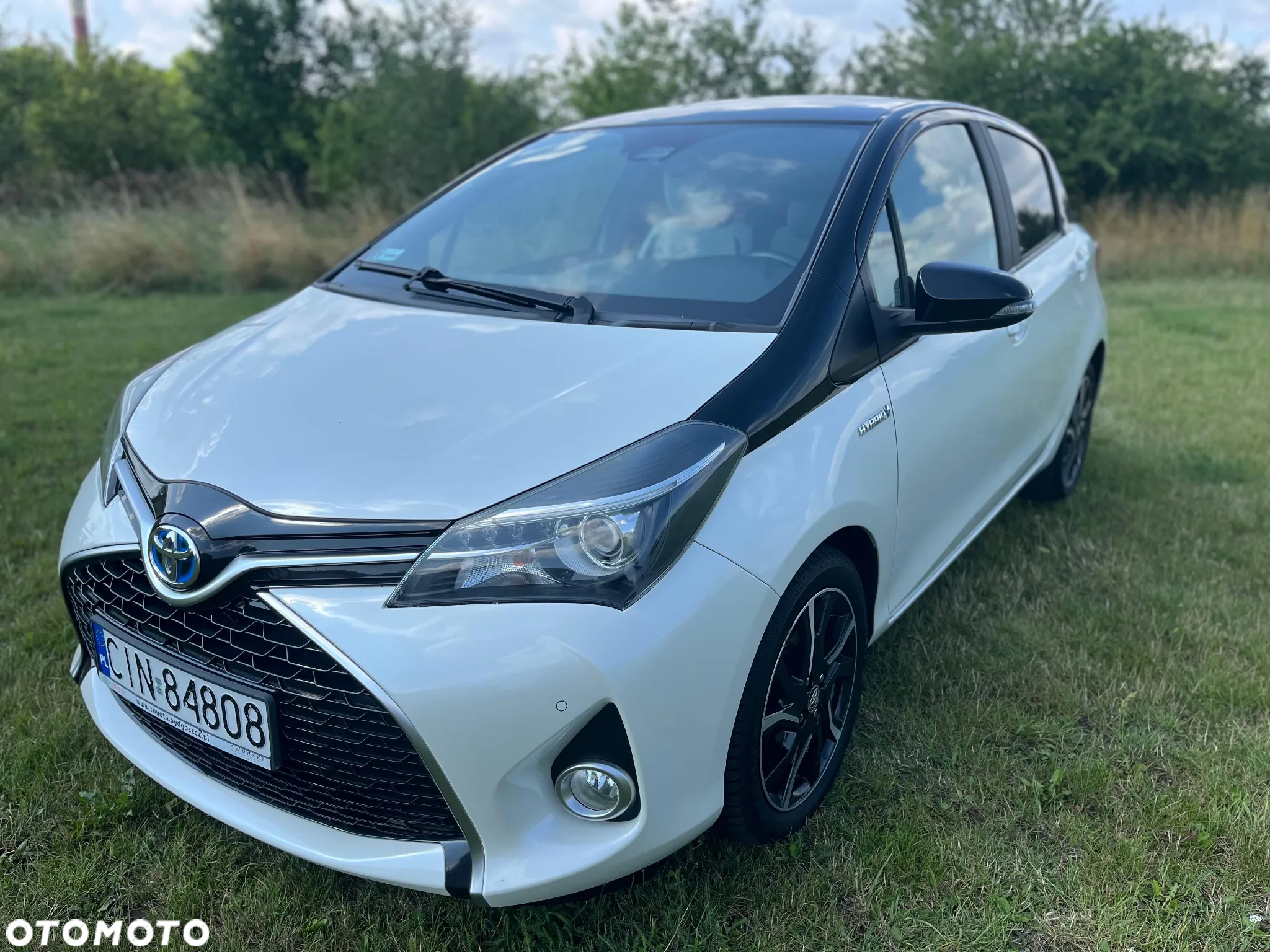 Toyota Yaris Hybrid 100 Selection Pure - 4