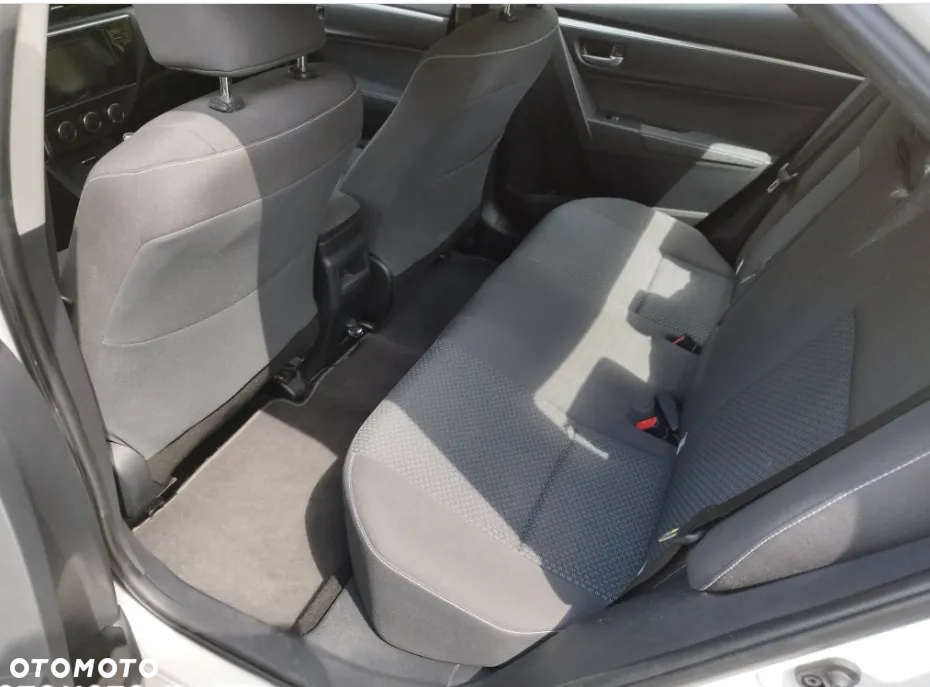 Toyota Corolla 1.6 Classic Plus - 9