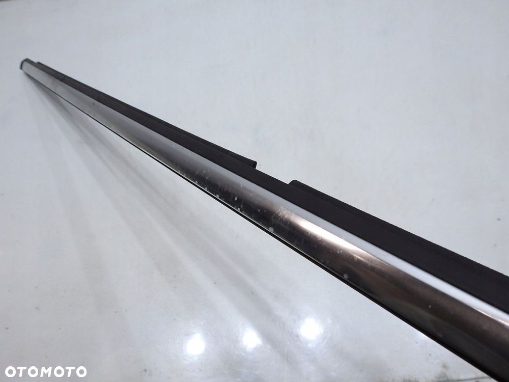 LISTWA ZGARNIAJĄCA LEWY TYŁ VECTRA C LIFT KOMBI - 3