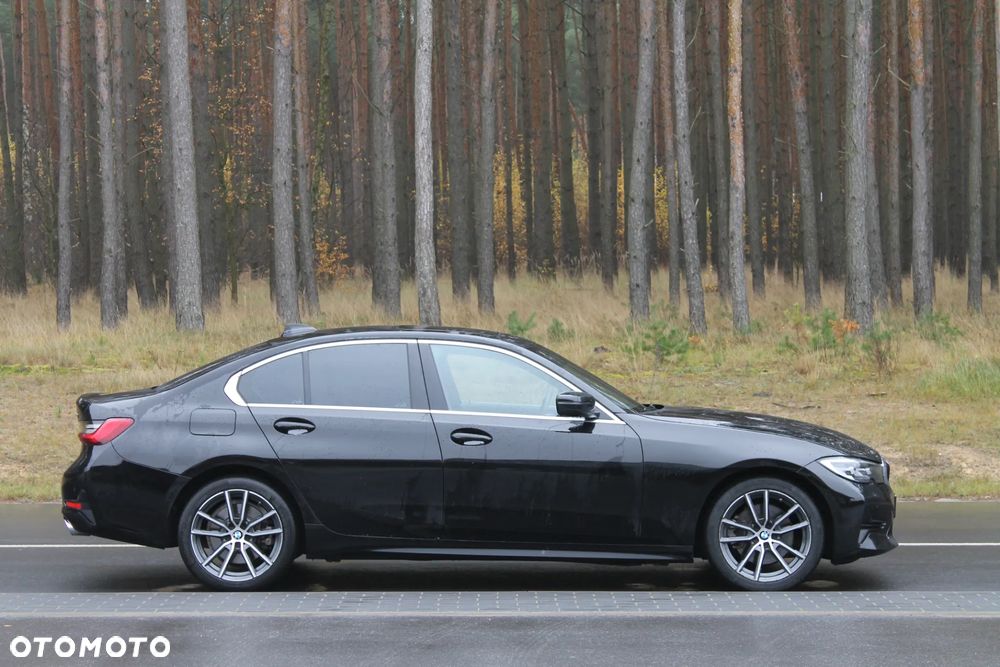 BMW Seria 3 330i - 5