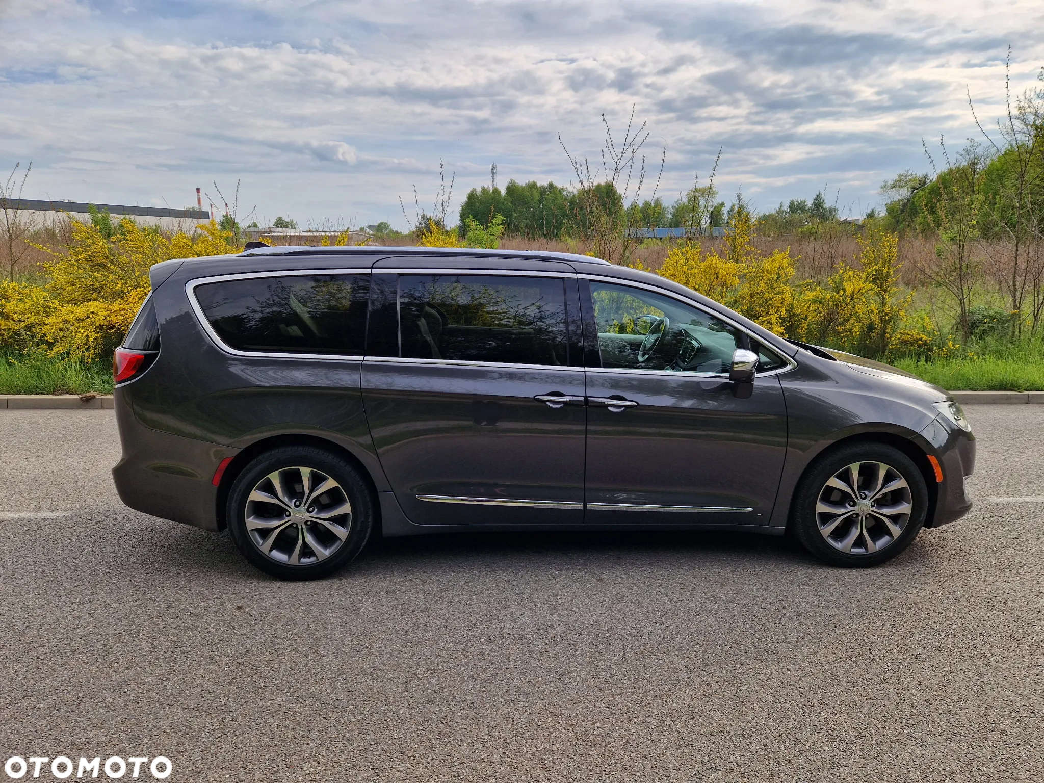 Chrysler Pacifica - 8