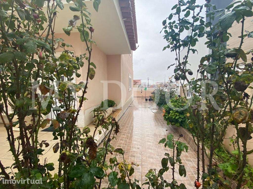 Excelente Moradia Isolada V4+1 - Santa Iria D'Azóia - Ótimas Áreas - Grande imagem: 4/60