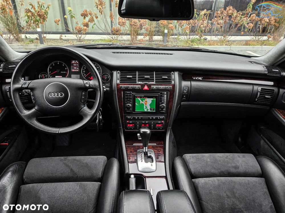 Audi A8 W12 quattro - 24