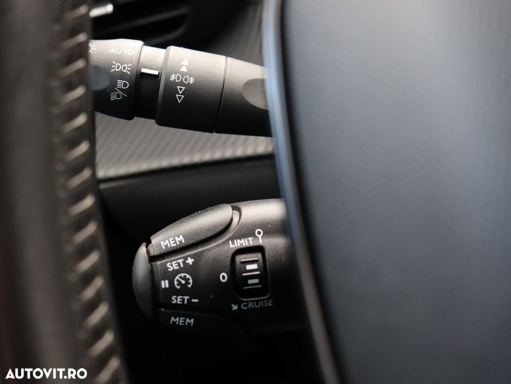 Peugeot 2008 1.2 L PureTech STT Active - 14