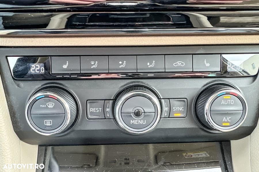Skoda Superb 2.0 TDI DSG Style - 10