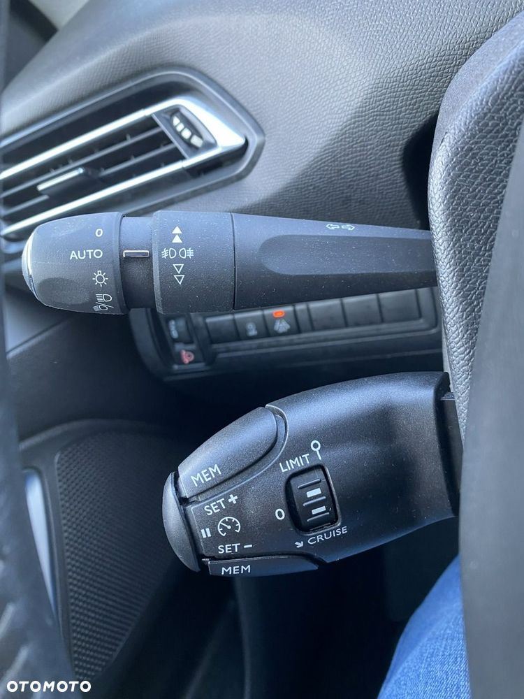 Peugeot 308 - 24