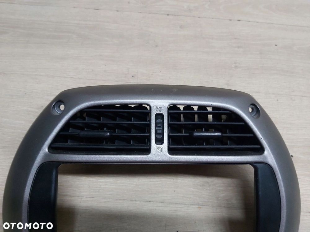 Toyota Rav4 II XA20 Ramka radia kratka nawiewu 55410-42090 01-03 r - 2
