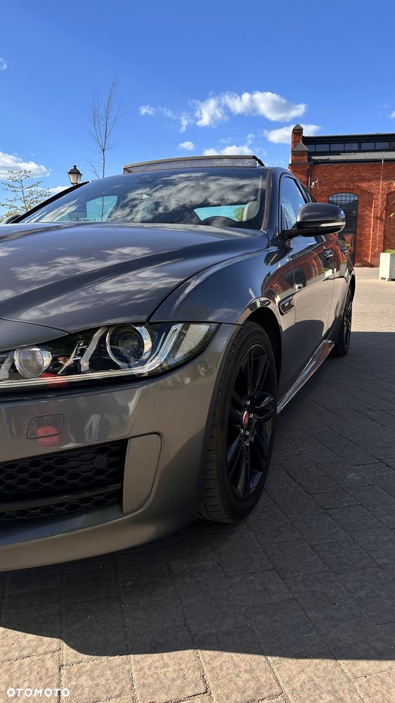 Jaguar XE 20d R-Sport - 20