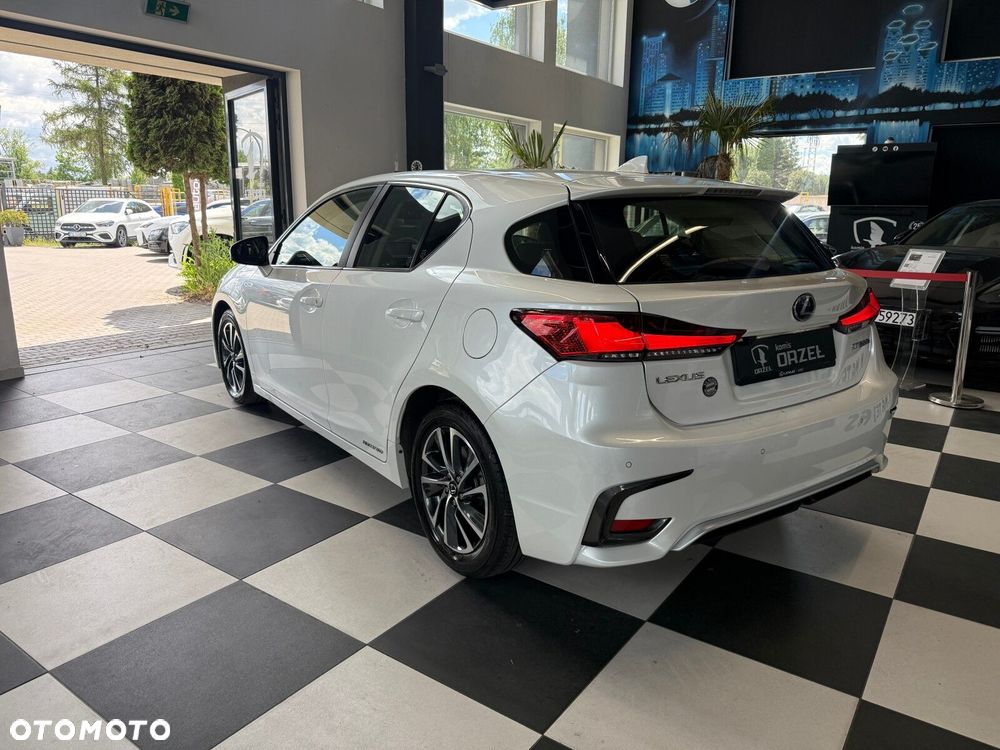 Lexus CT - 7