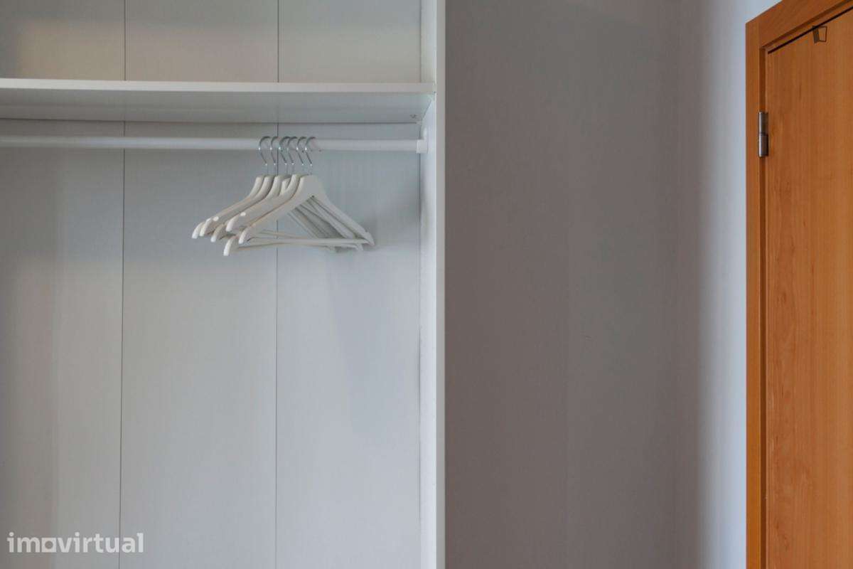 Apartamento com 1 quartos - localizado em Santa Marinha Porto - Grande imagem: 5/26