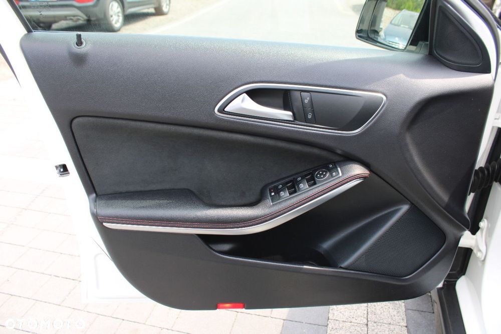 Mercedes-Benz GLA - 21