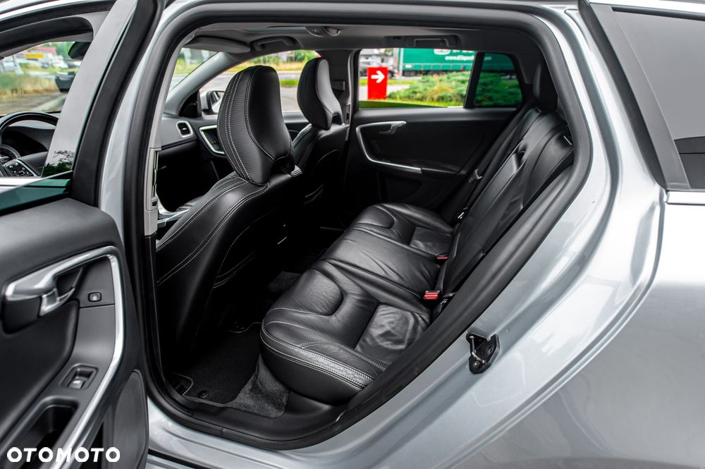 Volvo V60 T3 Geartronic Powershift RDesign - 33