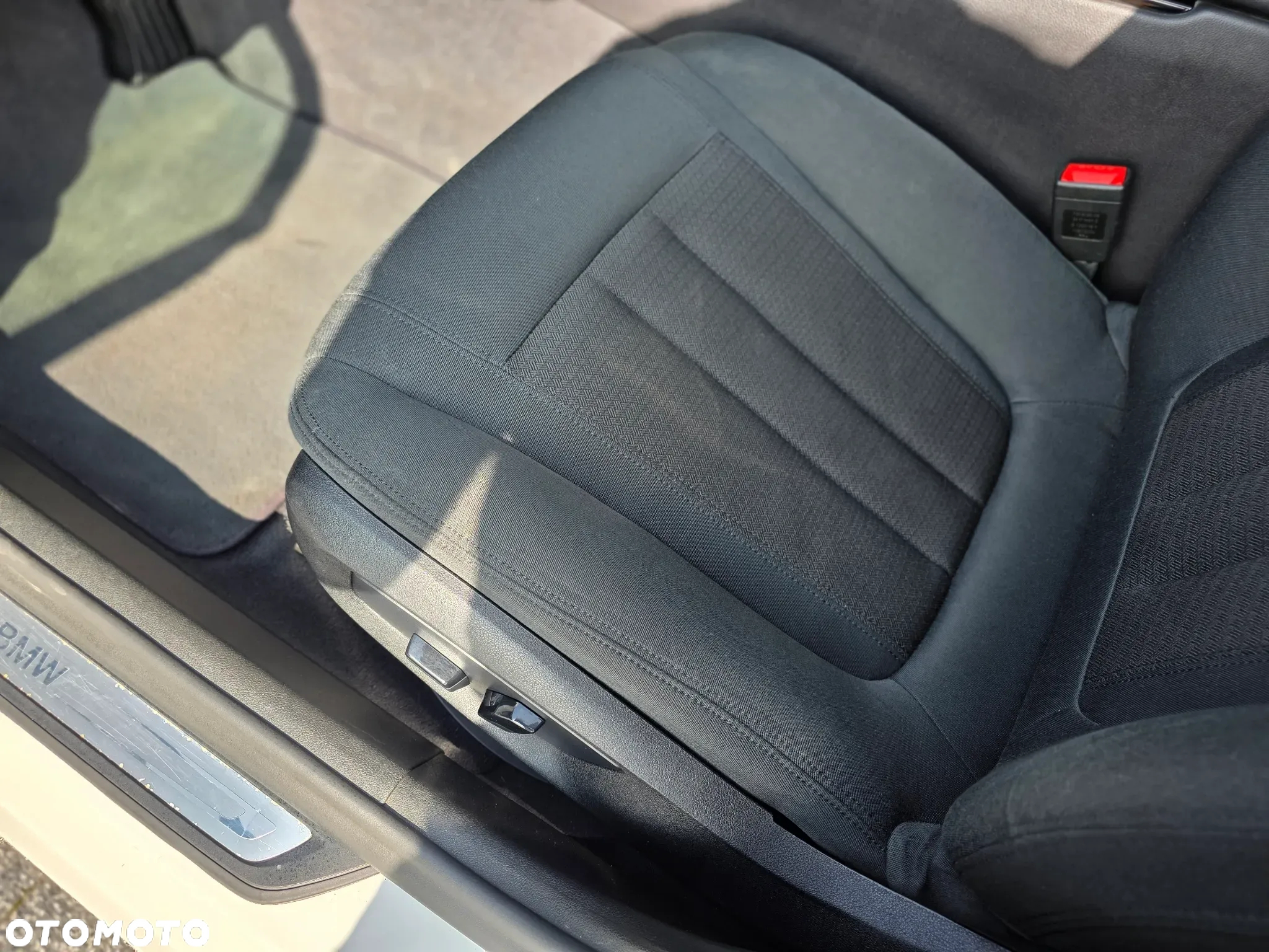 BMW Seria 5 520i - 24