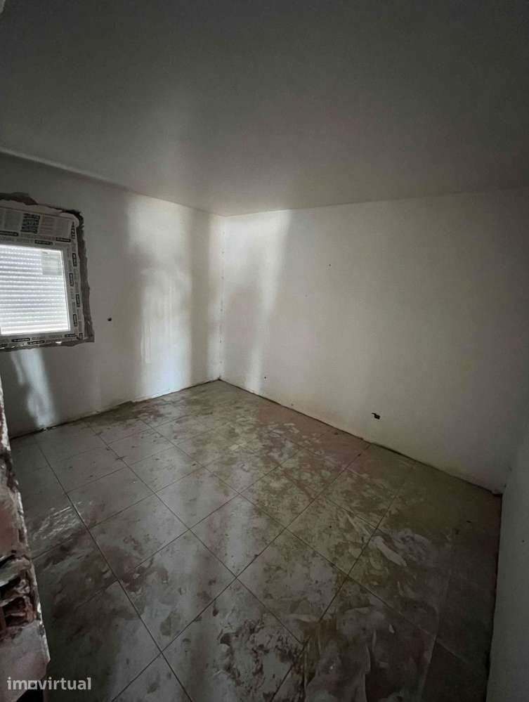 T3 último andar no Barreiro em remodelação com grande potencial - Grande imagem: 5/9
