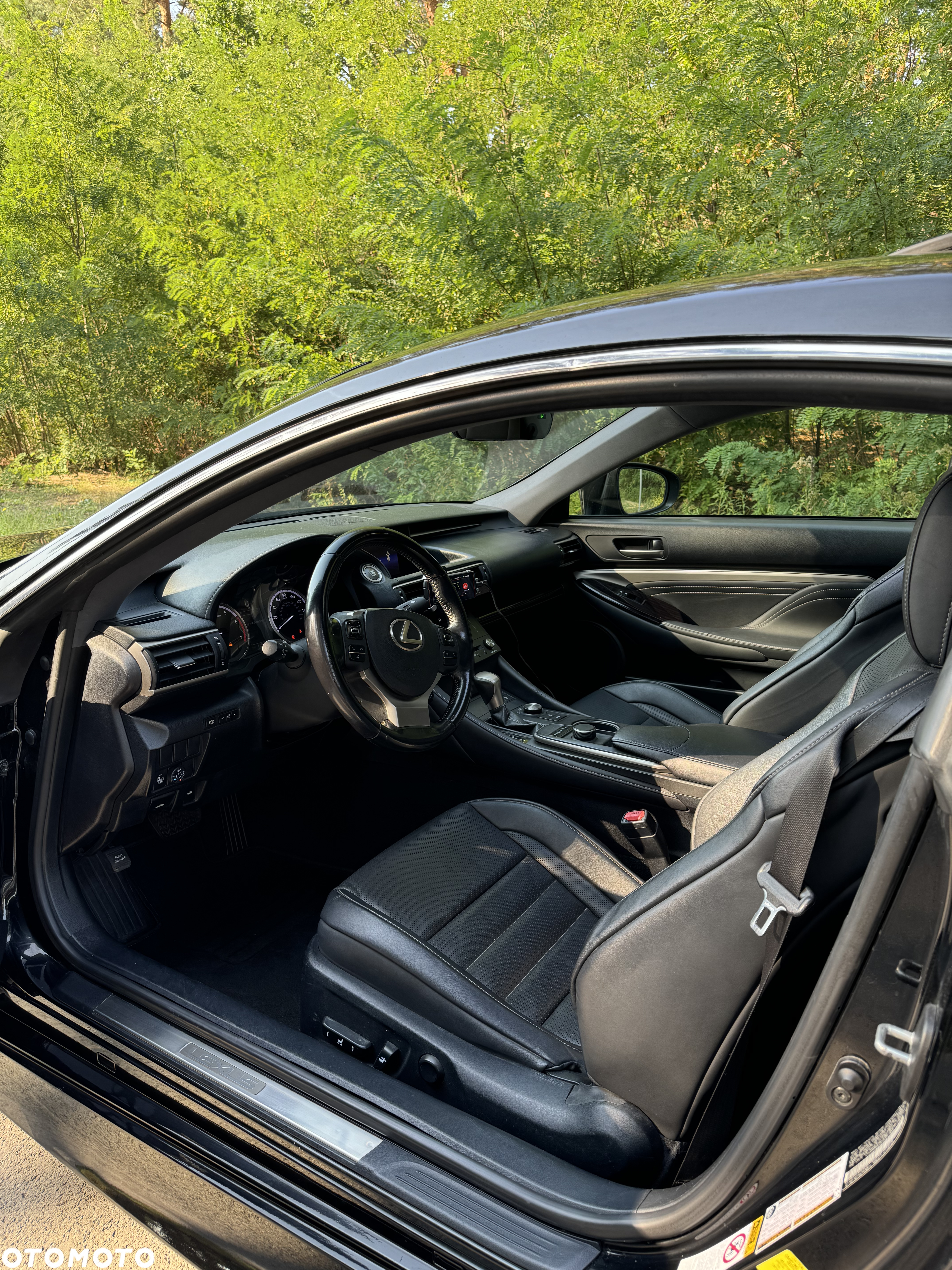 Lexus RC 200t / 300 F Sport - 12