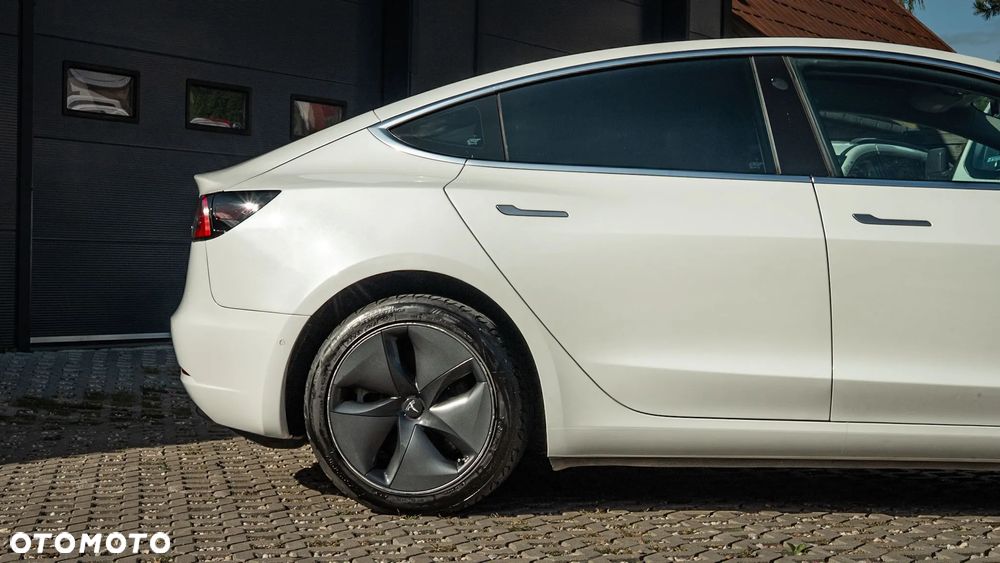 Tesla Model 3 - 9