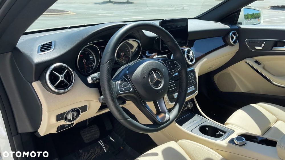 Mercedes-Benz CLA 250 7G-DCT - 7