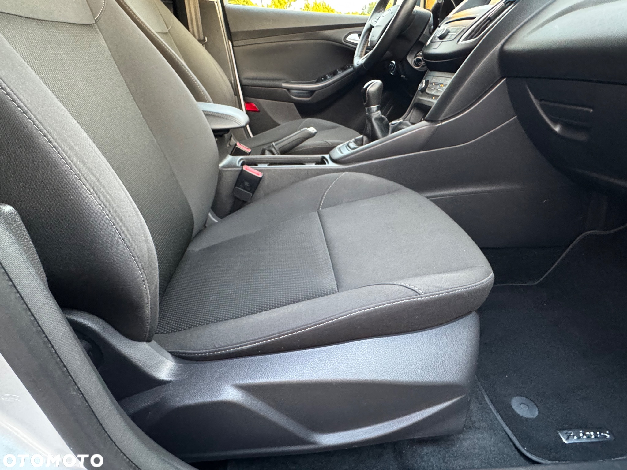 Ford Focus 1.5 EcoBoost Active - 14
