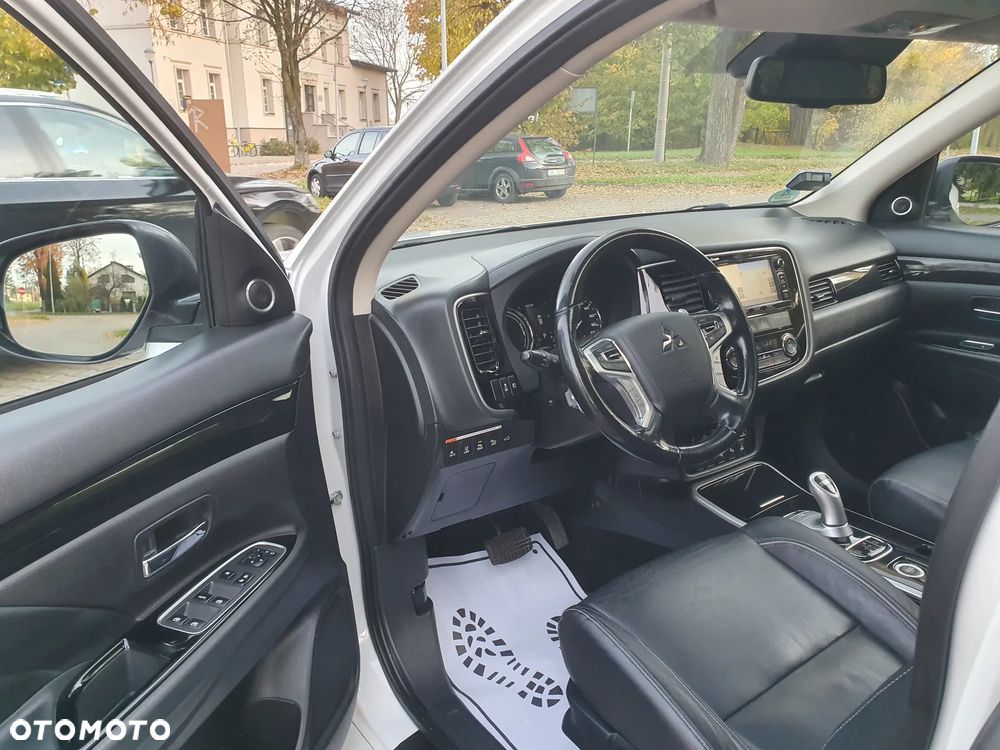 Mitsubishi Outlander 2.0 4WD Top - 11