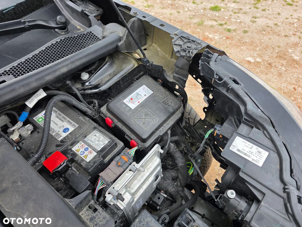 Peugeot 2008 Hybrid 145 e-DSC Allure - 10